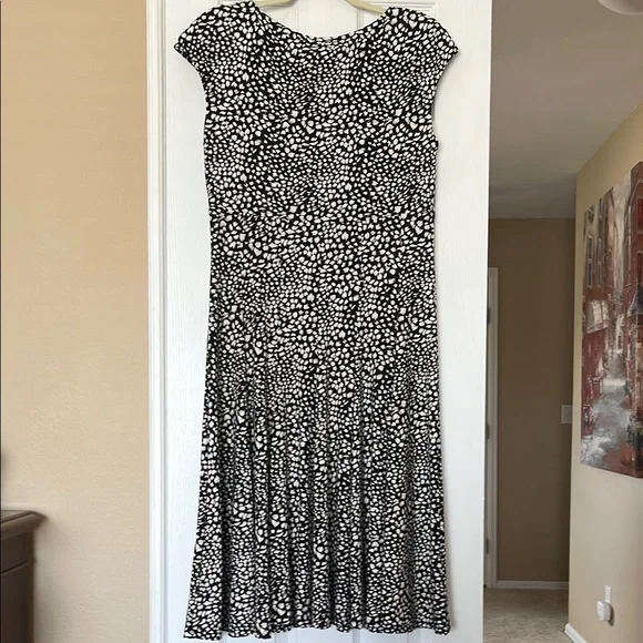 Elegant Black and creme Dress V Neck sz 12 - Picture 4 of 4